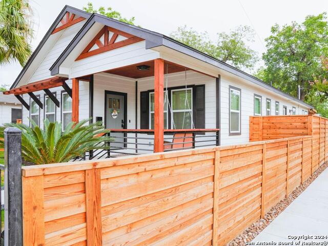 Image 5 of 22 For 1215 Lamar