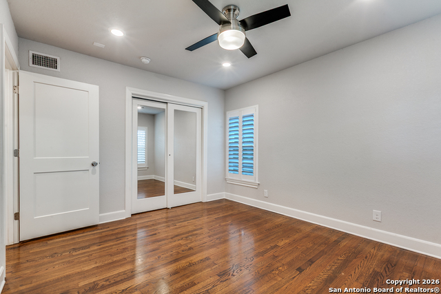 Image 15 of 25 For 488 Olmos E 3