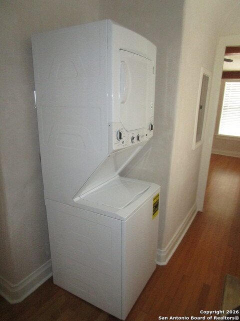 Image 11 of 19 For 403 Elsmere Pl W 4