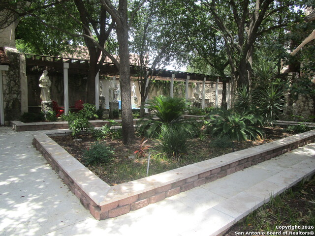 Image 12 of 19 For 403 Elsmere Pl W 4