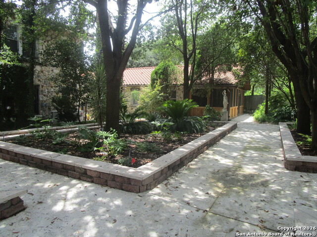 Image 16 of 19 For 403 Elsmere Pl W 4