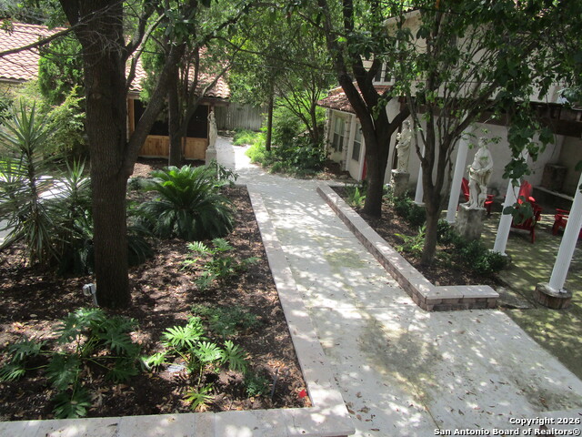 Image 18 of 19 For 403 Elsmere Pl W 4