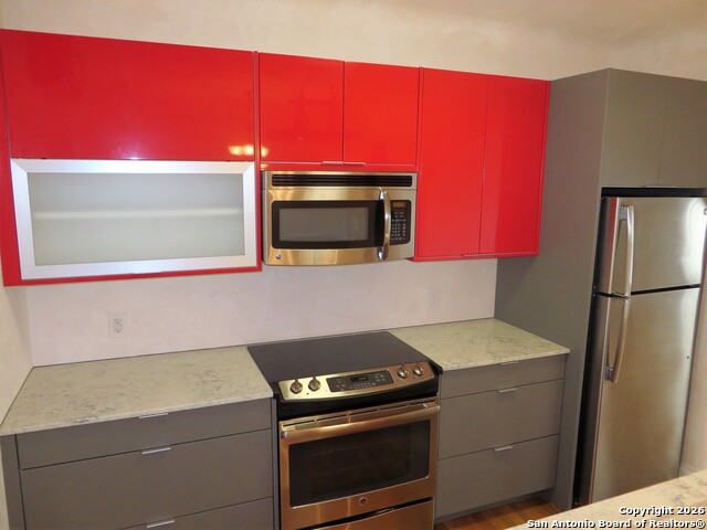 Image 5 of 19 For 403 Elsmere Pl W 4