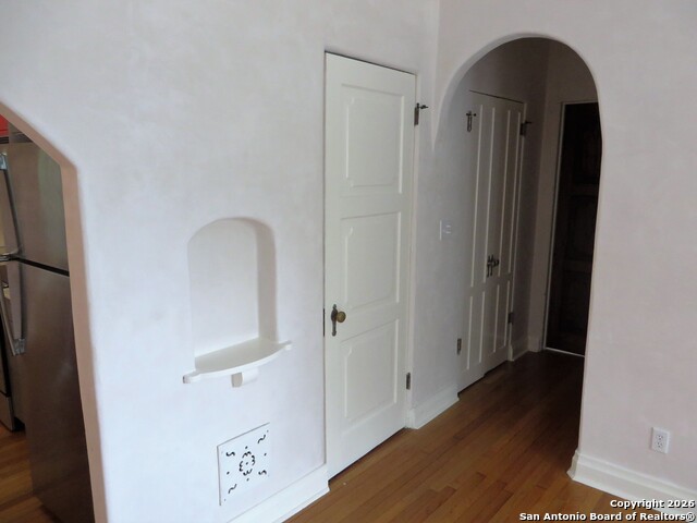 Image 6 of 19 For 403 Elsmere Pl W 4