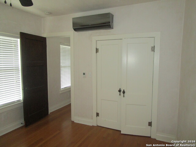 Image 8 of 19 For 403 Elsmere Pl W 4