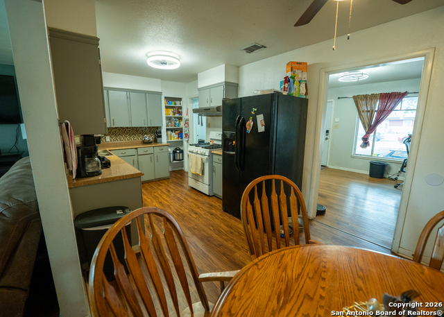 Image 13 of 26 For 639 Edgebrook