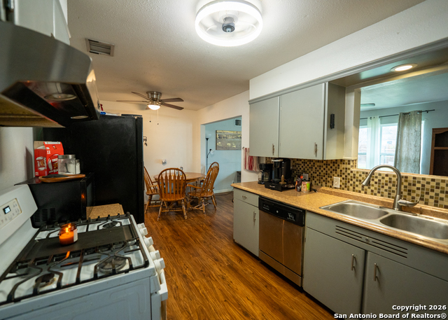 Image 14 of 26 For 639 Edgebrook