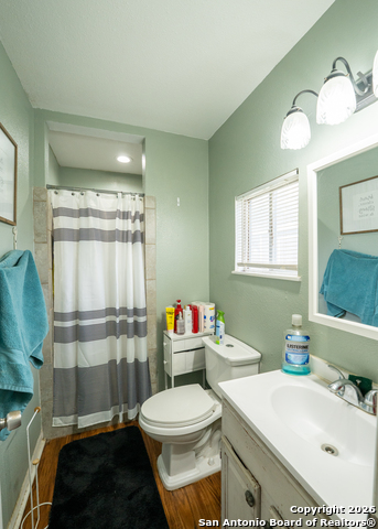 Image 17 of 26 For 639 Edgebrook