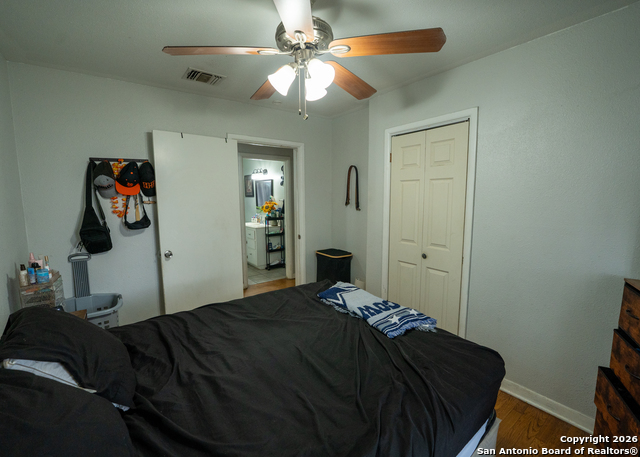 Image 19 of 26 For 639 Edgebrook