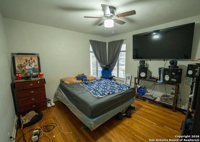 Image 21 of 26 For 639 Edgebrook