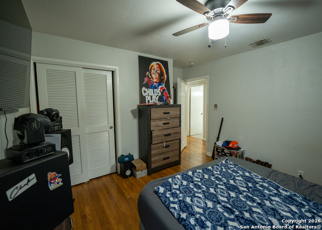 Image 22 of 26 For 639 Edgebrook