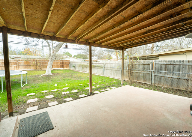 Image 4 of 26 For 639 Edgebrook