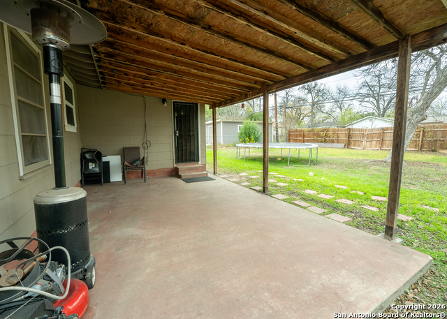 Image 5 of 26 For 639 Edgebrook