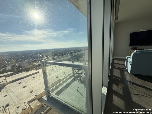 Image 10 of 27 For 610 Market E Unit 2619