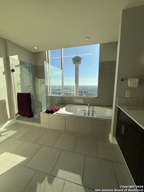 Image 15 of 27 For 610 Market E Unit 2619