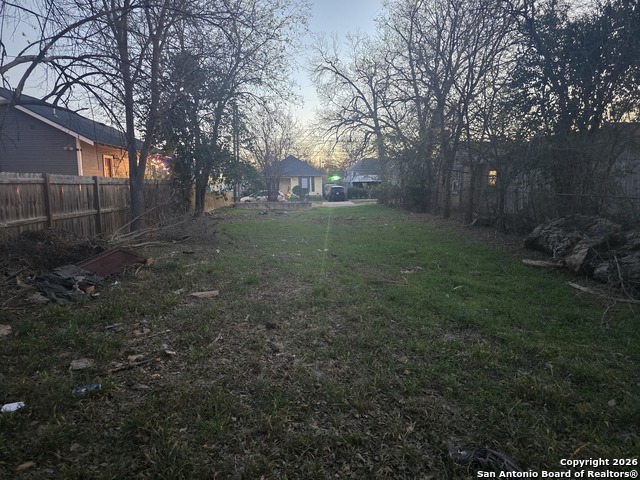 Image 2 of 6 For 1327 Burleson