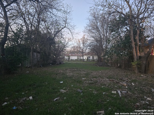 Image 4 of 6 For 1327 Burleson