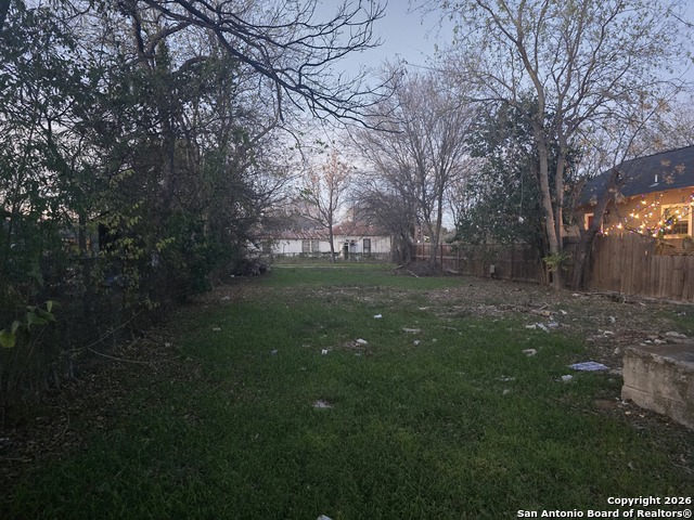 Image 5 of 6 For 1327 Burleson