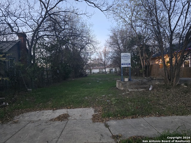 Image 6 of 6 For 1327 Burleson