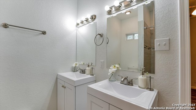 Image 17 of 40 For 815 Waverly Ave