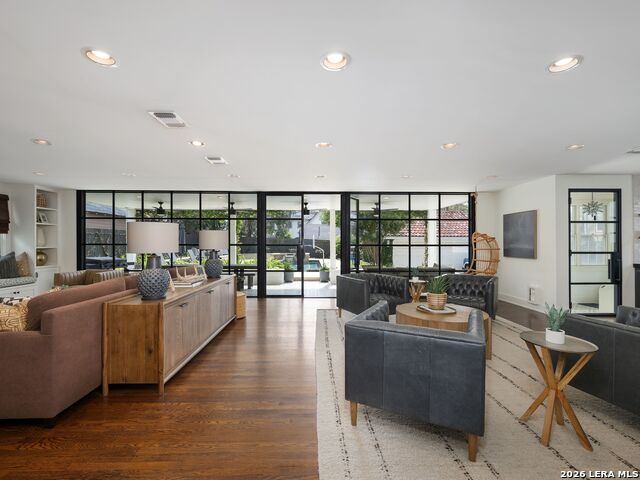 Image 21 of 57 For 116 Canterbury Hill