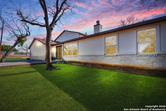 Image 2 of 47 For 208 Lemonwood