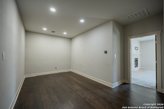 Image 26 of 47 For 208 Lemonwood