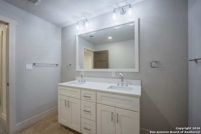 Image 33 of 47 For 208 Lemonwood