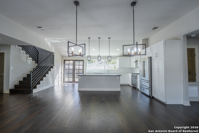 Image 4 of 47 For 208 Lemonwood