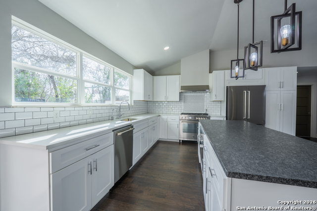 Image 6 of 47 For 208 Lemonwood