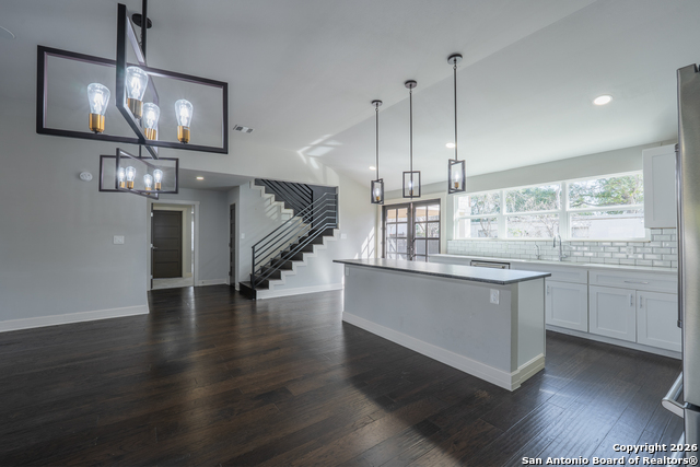 Image 9 of 47 For 208 Lemonwood