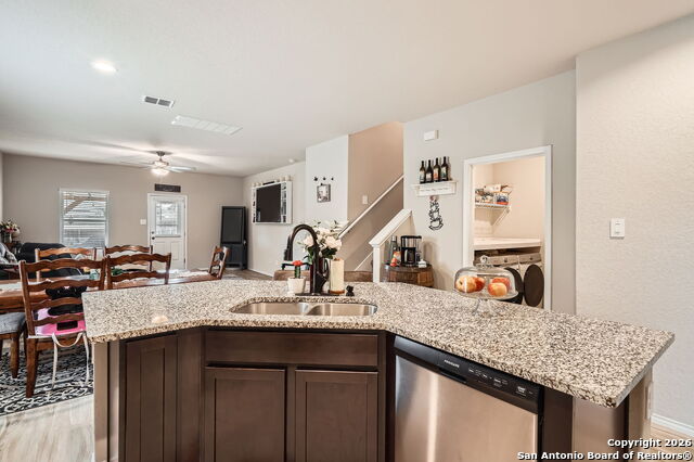 Listing photo id 8 for 13039 Heathers Sun