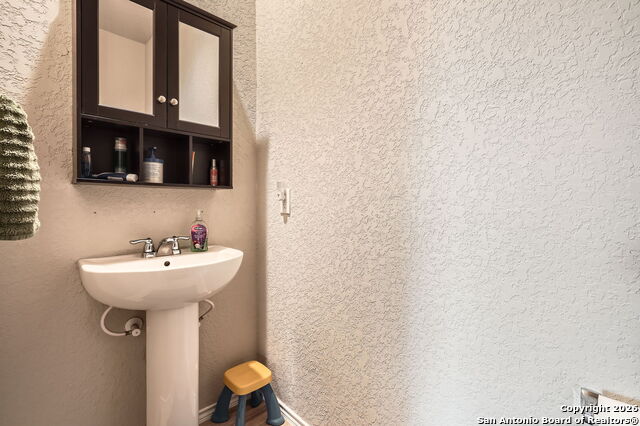 Listing photo id 11 for 13039 Heathers Sun