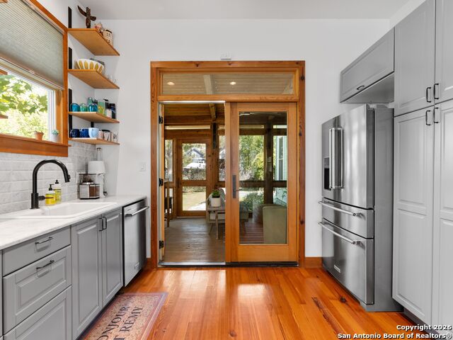 Image 15 of 37 For 211 Devine Street