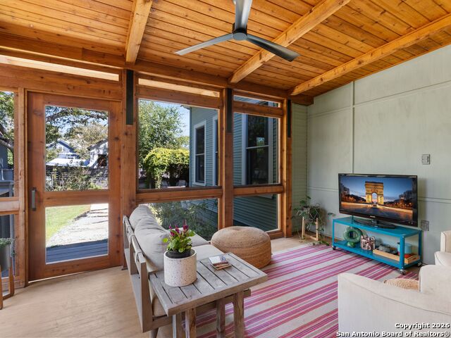 Image 16 of 37 For 211 Devine Street