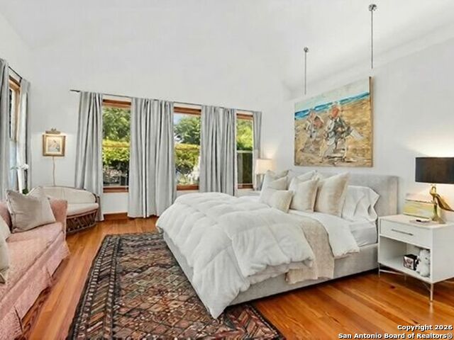 Image 17 of 37 For 211 Devine Street