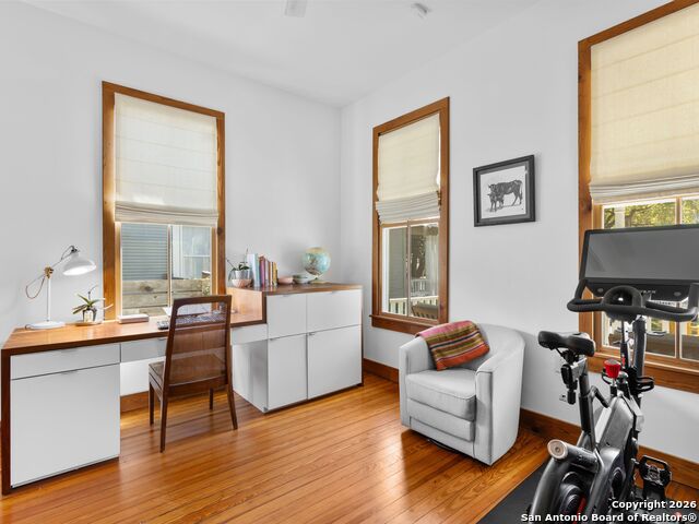 Image 23 of 37 For 211 Devine Street