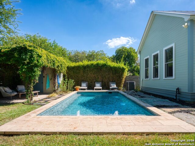 Image 3 of 37 For 211 Devine Street