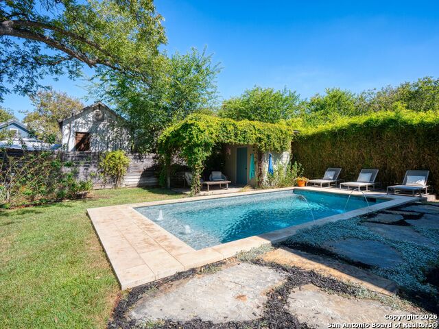 Image 31 of 37 For 211 Devine Street