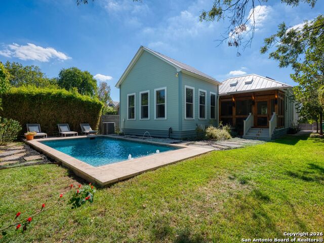 Image 33 of 37 For 211 Devine Street