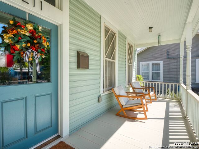 Image 5 of 37 For 211 Devine Street