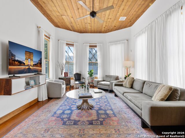 Image 8 of 37 For 211 Devine Street