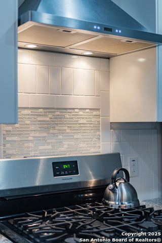 Image 23 of 42 For 108 Groveton St