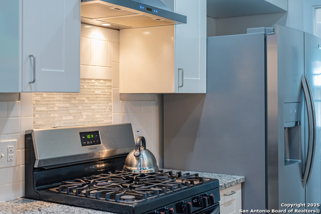 Image 24 of 42 For 108 Groveton St