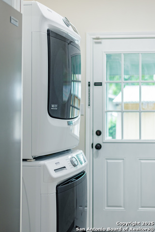 Image 26 of 42 For 108 Groveton St