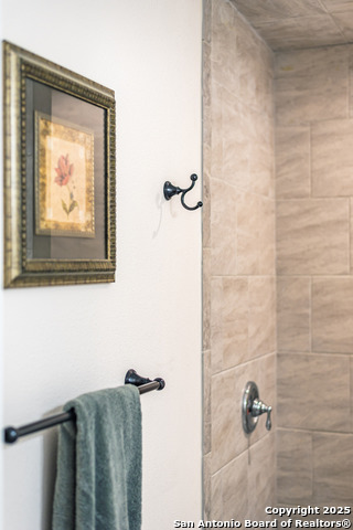 Image 33 of 42 For 108 Groveton St