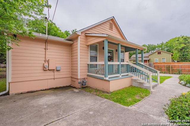 Image 5 of 42 For 108 Groveton St