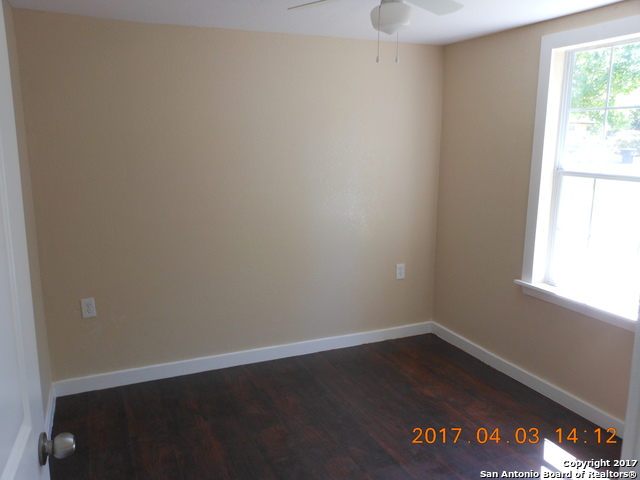 Image 3 of 8 For 427 Lively Dr  Garage Apa