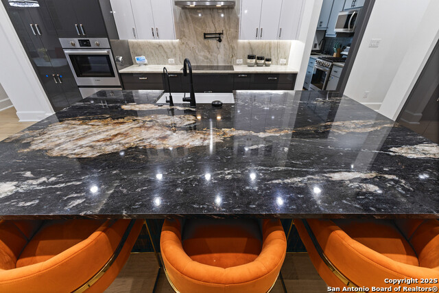 Image 34 of 83 For 10206 Kendall Cyn