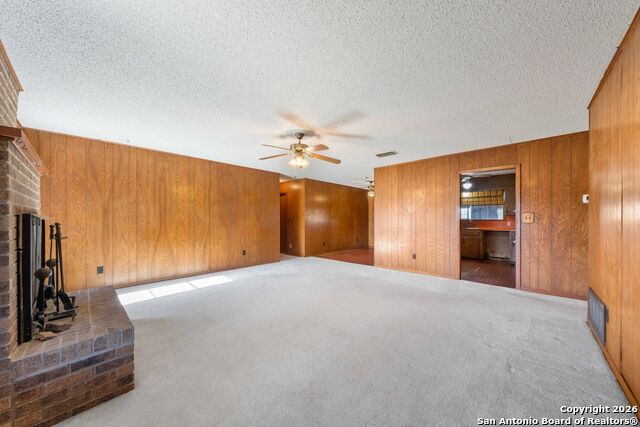 Listing photo id 8 for 19414 Lockwood